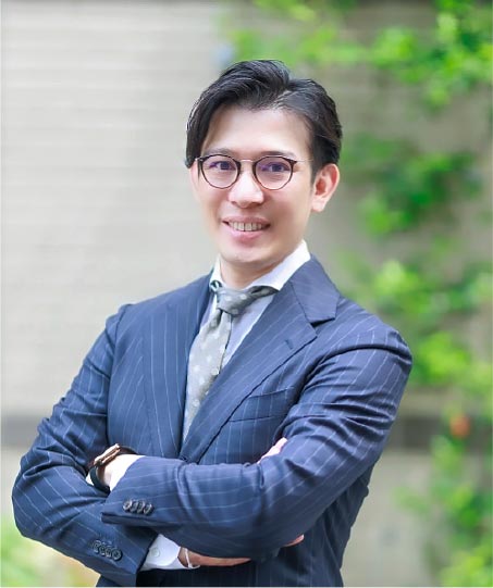 講師